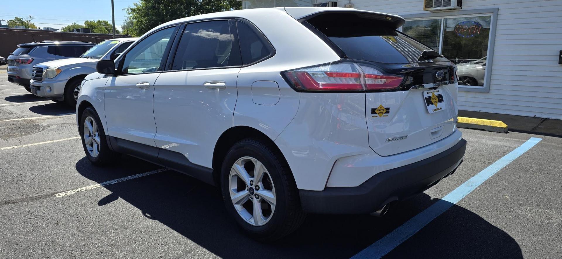 2019 White /Black Ford Edge SE AWD (2FMPK4G91KB) with an 2.0L L4 DOHC 16V engine, 6A transmission, located at 1010 N White Horse Pike, Stratford, NJ, 08084, (856) 262-9500, 39.838921, -75.011497 - Photo#2