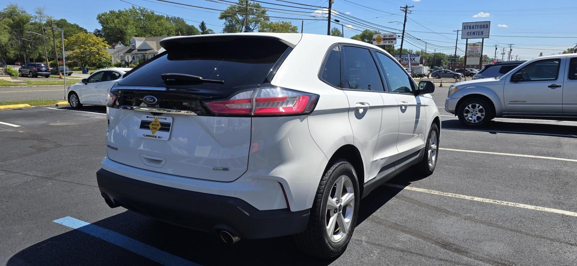 2019 White /Black Ford Edge SE AWD (2FMPK4G91KB) with an 2.0L L4 DOHC 16V engine, 6A transmission, located at 1010 N White Horse Pike, Stratford, NJ, 08084, (856) 262-9500, 39.838921, -75.011497 - Photo#3
