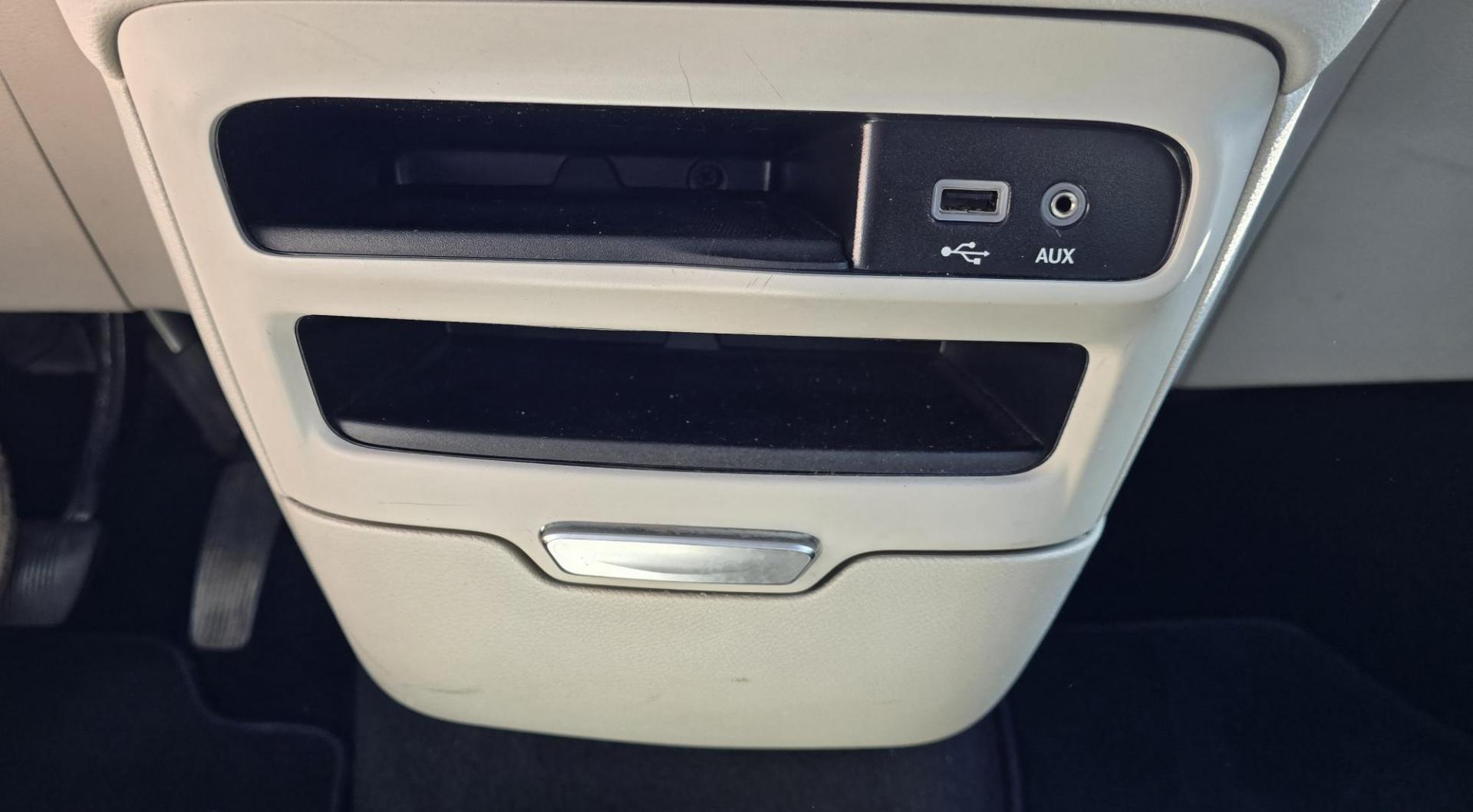 2018 Gray /Black Chrysler Pacifica Touring-L (2C4RC1BG9JR) with an 3.6L V6 DOHC 24V engine, 9A transmission, located at 1010 N White Horse Pike, Stratford, NJ, 08084, (856) 262-9500, 39.838921, -75.011497 - Photo#15