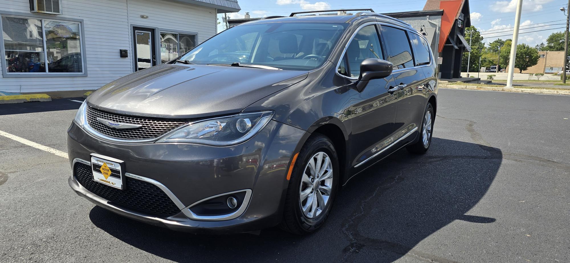 photo of 2018 Chrysler Pacifica Touring-L
