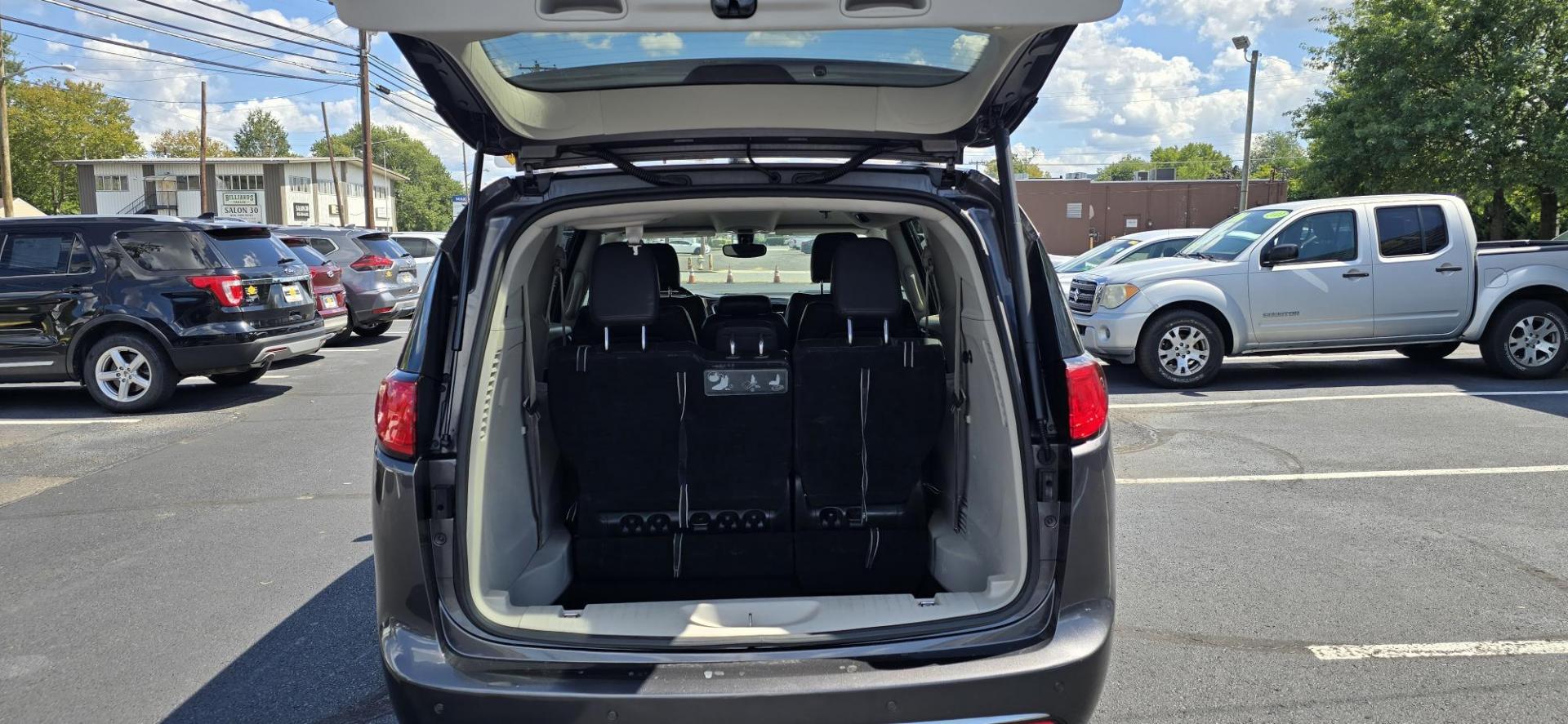 2018 Gray /Black Chrysler Pacifica Touring-L (2C4RC1BG9JR) with an 3.6L V6 DOHC 24V engine, 9A transmission, located at 1010 N White Horse Pike, Stratford, NJ, 08084, (856) 262-9500, 39.838921, -75.011497 - Photo#6