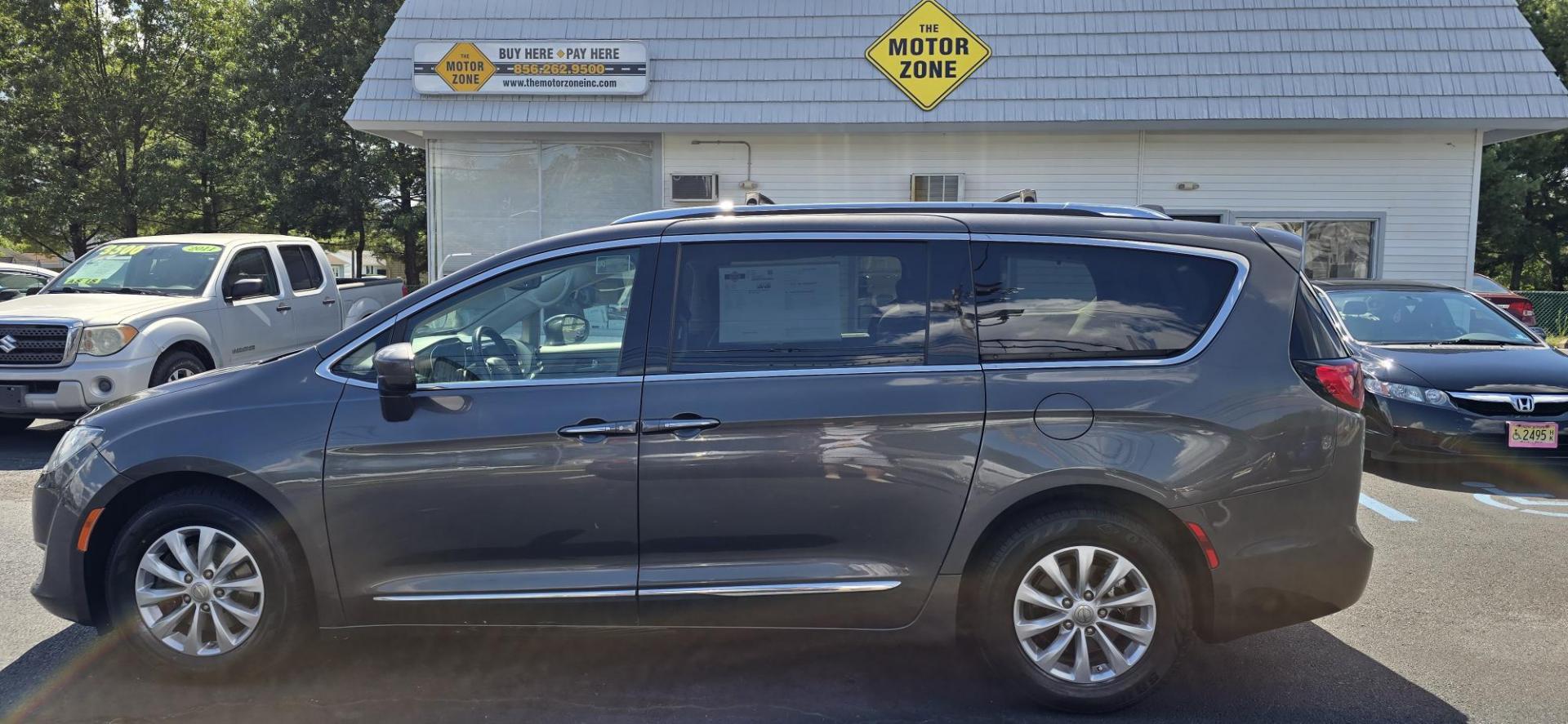 2018 Gray /Black Chrysler Pacifica Touring-L (2C4RC1BG9JR) with an 3.6L V6 DOHC 24V engine, 9A transmission, located at 1010 N White Horse Pike, Stratford, NJ, 08084, (856) 262-9500, 39.838921, -75.011497 - Photo#7