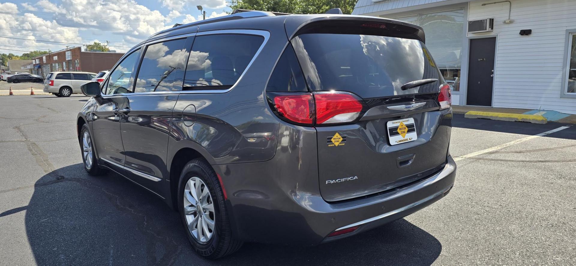2018 Gray /Black Chrysler Pacifica Touring-L (2C4RC1BG9JR) with an 3.6L V6 DOHC 24V engine, 9A transmission, located at 1010 N White Horse Pike, Stratford, NJ, 08084, (856) 262-9500, 39.838921, -75.011497 - Photo#2
