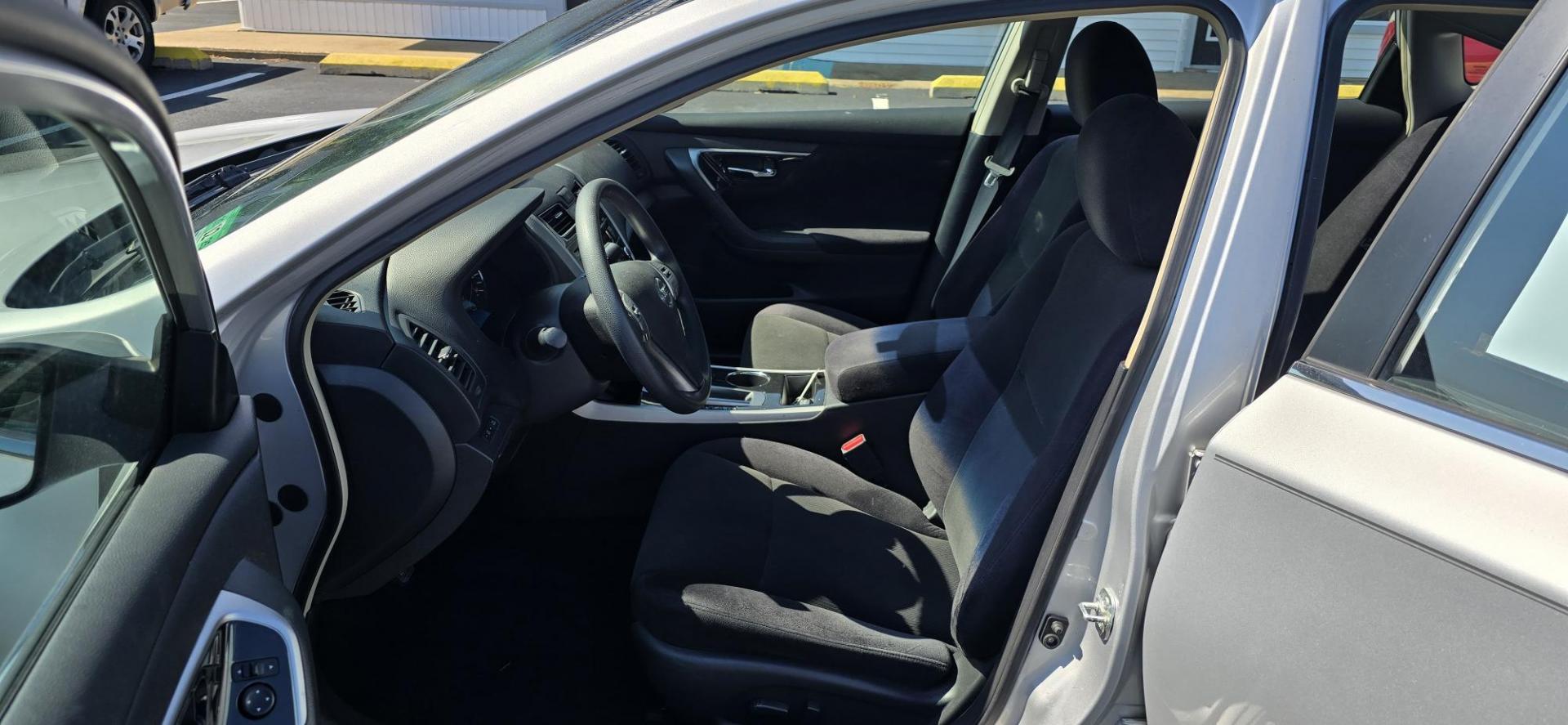 2013 Silver /Black Nissan Altima 2.5 S (1N4AL3AP4DC) with an 2.5L L4 DOHC 16V engine, CVT transmission, located at 1010 N White Horse Pike, Stratford, NJ, 08084, (856) 262-9500, 39.838921, -75.011497 - Photo#7