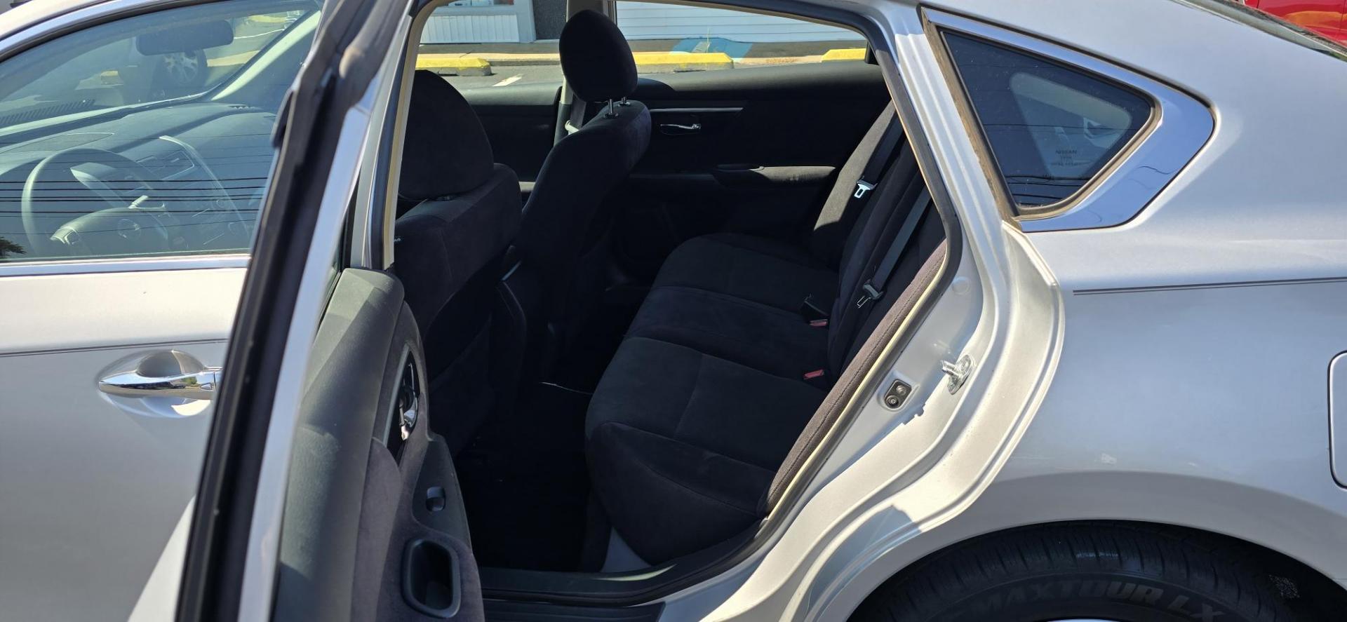 2013 Silver /Black Nissan Altima 2.5 S (1N4AL3AP4DC) with an 2.5L L4 DOHC 16V engine, CVT transmission, located at 1010 N White Horse Pike, Stratford, NJ, 08084, (856) 262-9500, 39.838921, -75.011497 - Photo#8