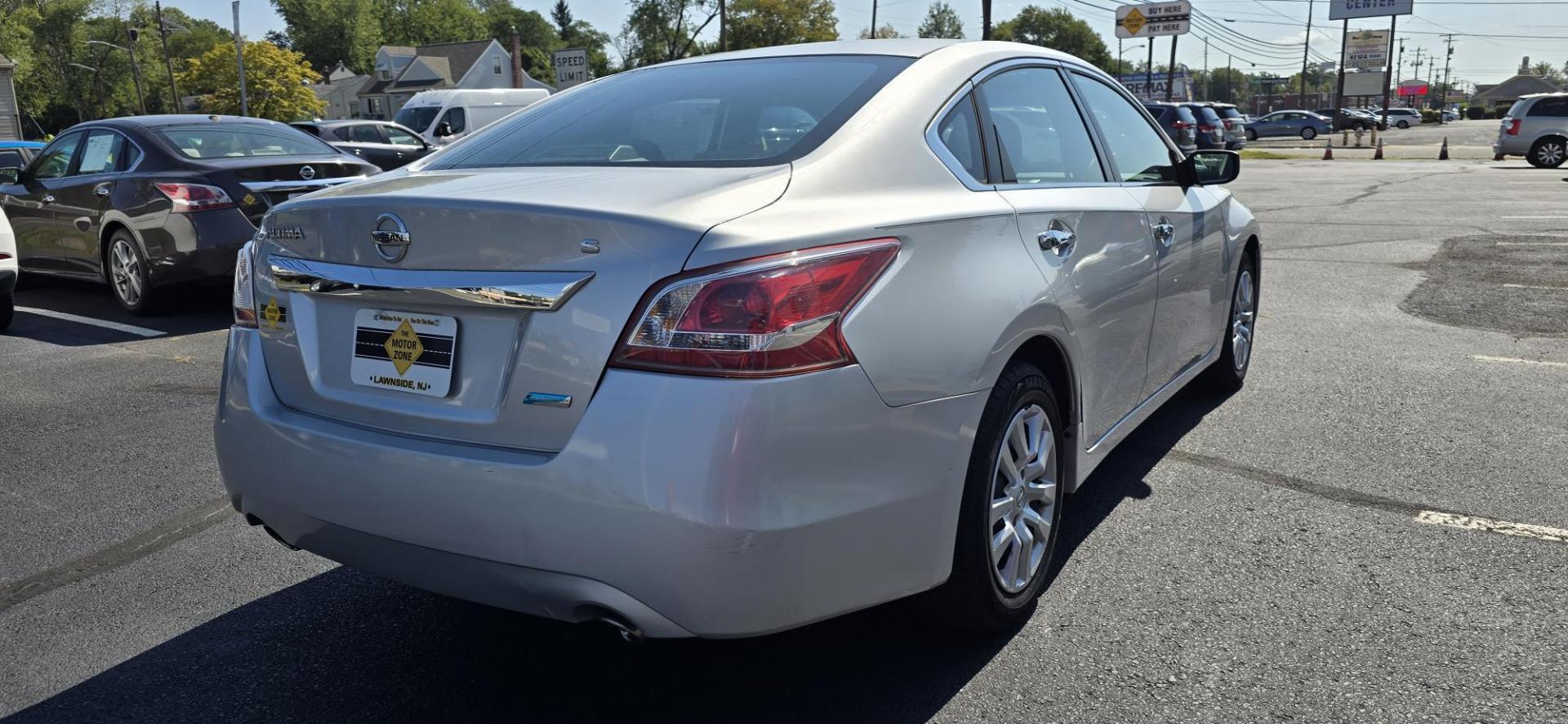 2013 Silver /Black Nissan Altima 2.5 S (1N4AL3AP4DC) with an 2.5L L4 DOHC 16V engine, CVT transmission, located at 1010 N White Horse Pike, Stratford, NJ, 08084, (856) 262-9500, 39.838921, -75.011497 - Photo#3