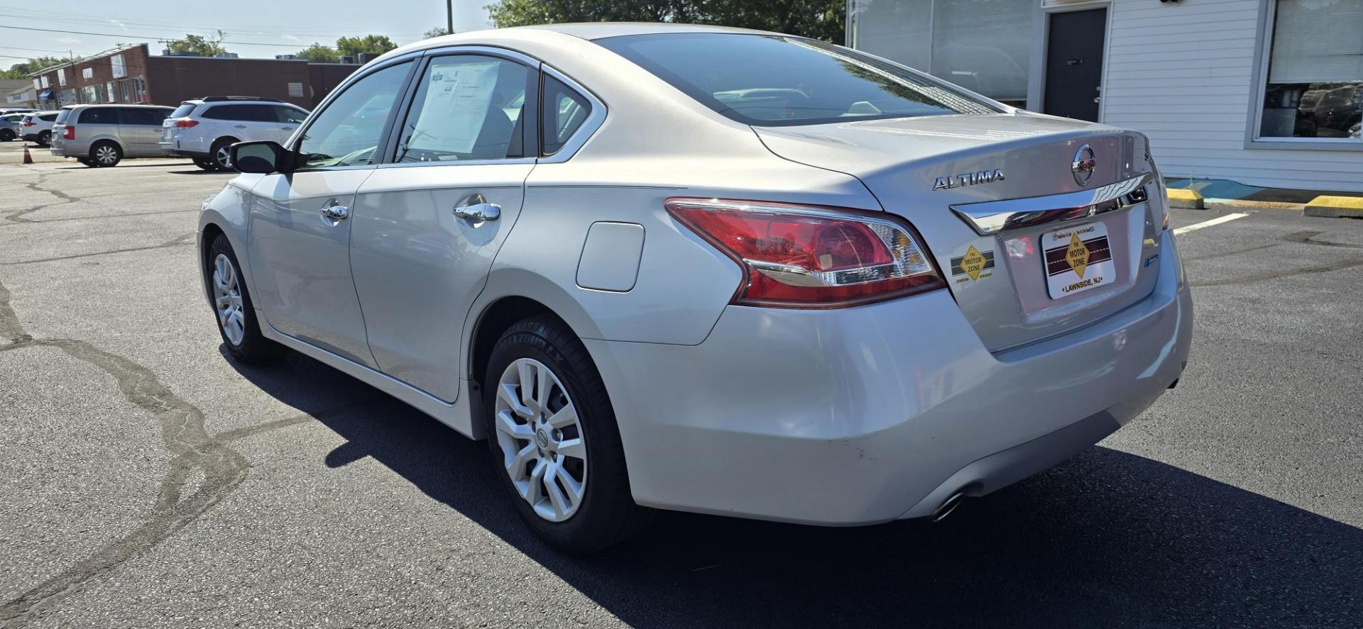 2013 Silver /Black Nissan Altima 2.5 S (1N4AL3AP4DC) with an 2.5L L4 DOHC 16V engine, CVT transmission, located at 1010 N White Horse Pike, Stratford, NJ, 08084, (856) 262-9500, 39.838921, -75.011497 - Photo#2
