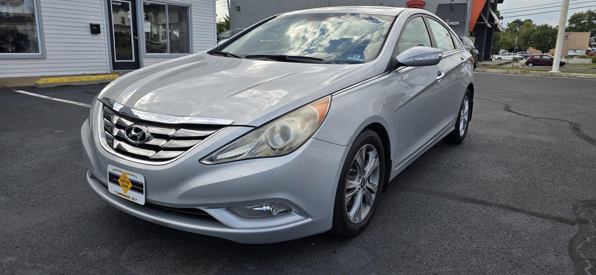 photo of 2011 Hyundai Sonata Limited Auto