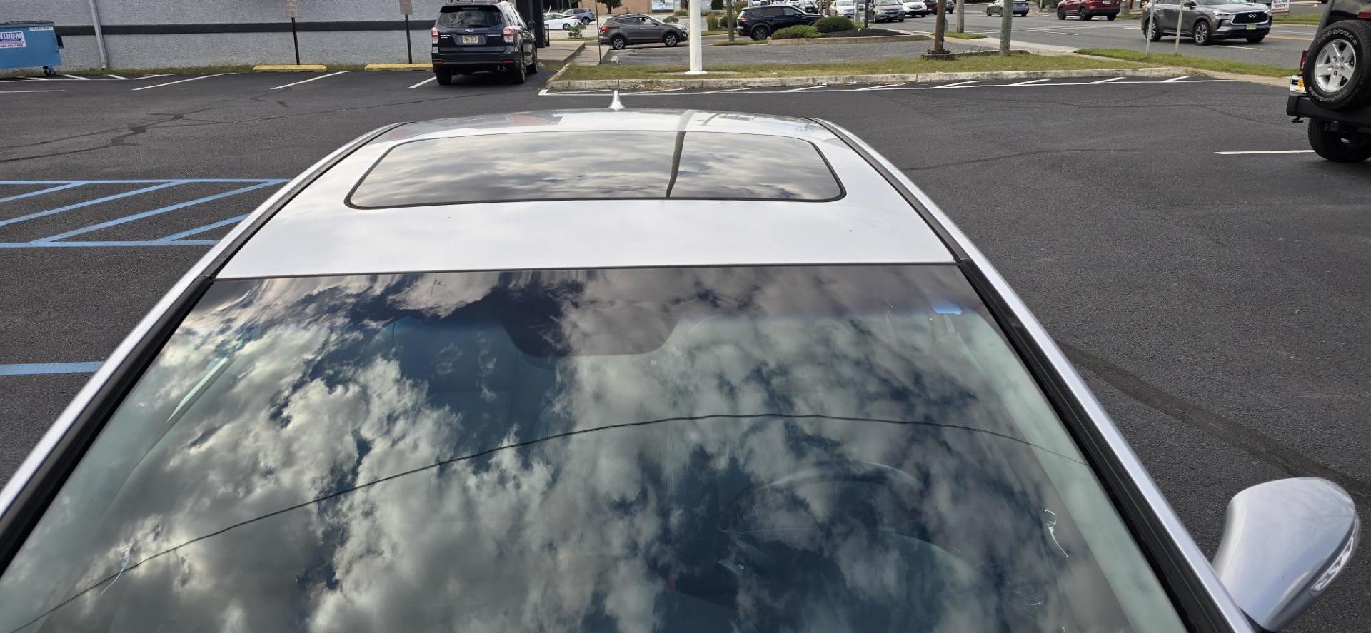 2011 Silver /Gray Hyundai Sonata Limited Auto (5NPEC4AC2BH) with an 2.4L L4 DOHC 16V engine, 5-Speed Automatic transmission, located at 1010 N White Horse Pike, Stratford, NJ, 08084, (856) 262-9500, 39.838921, -75.011497 - Photo#8