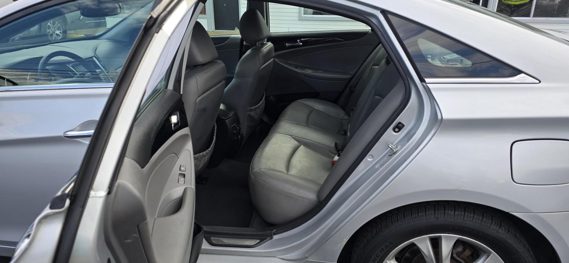 2011 Silver /Gray Hyundai Sonata Limited Auto (5NPEC4AC2BH) with an 2.4L L4 DOHC 16V engine, 5-Speed Automatic transmission, located at 1010 N White Horse Pike, Stratford, NJ, 08084, (856) 262-9500, 39.838921, -75.011497 - Photo#10