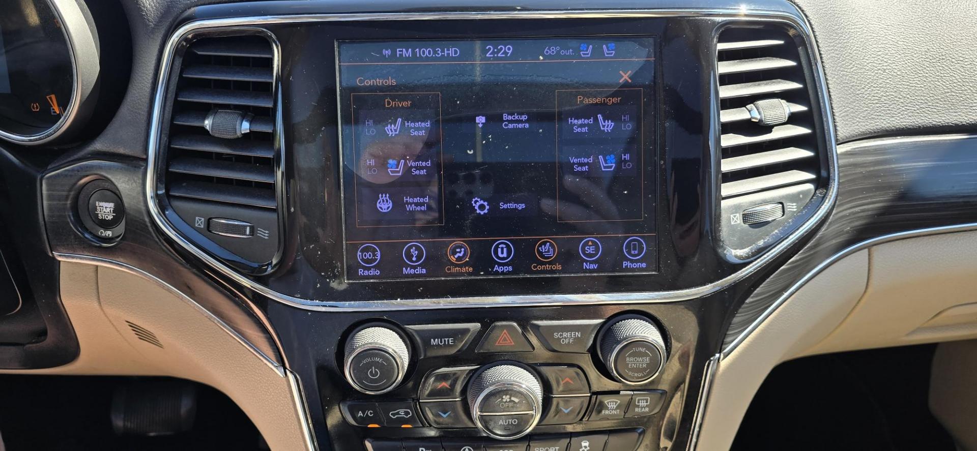 2019 Black /Tan Leather Jeep Grand Cherokee Limited 4WD (1C4RJFBG0KC) with an 3.6L V6 DOHC 24V engine, 8A transmission, located at 1010 N White Horse Pike, Stratford, NJ, 08084, (856) 262-9500, 39.838921, -75.011497 - Photo#12