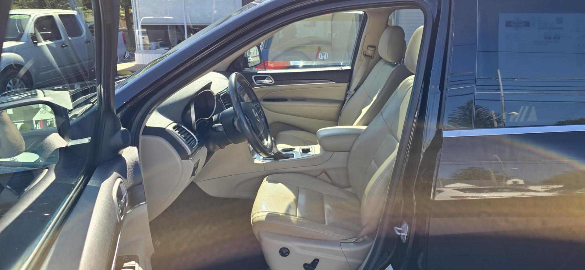 2019 Black /Tan Leather Jeep Grand Cherokee Limited 4WD (1C4RJFBG0KC) with an 3.6L V6 DOHC 24V engine, 8A transmission, located at 1010 N White Horse Pike, Stratford, NJ, 08084, (856) 262-9500, 39.838921, -75.011497 - Photo#9