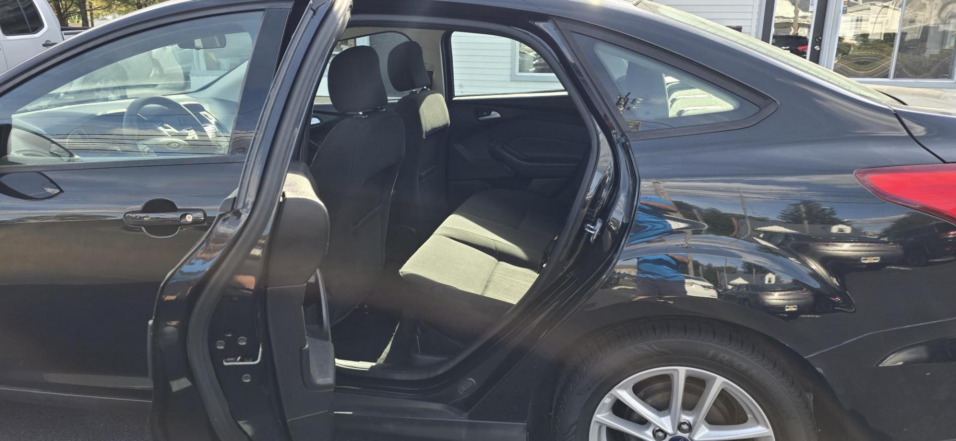 2015 Black /Black Ford Focus SE Sedan (1FADP3F25FL) with an 2.0L L4 DOHC 16V engine, AUTOMATIC transmission, located at 1010 N White Horse Pike, Stratford, NJ, 08084, (856) 262-9500, 39.838921, -75.011497 - Photo#10