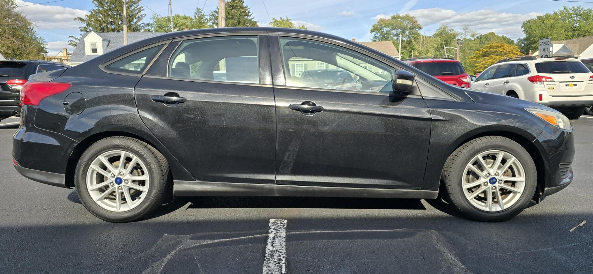 2015 Black /Black Ford Focus SE Sedan (1FADP3F25FL) with an 2.0L L4 DOHC 16V engine, AUTOMATIC transmission, located at 1010 N White Horse Pike, Stratford, NJ, 08084, (856) 262-9500, 39.838921, -75.011497 - Photo#5