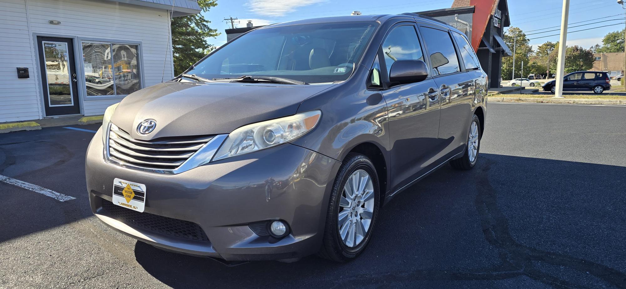 photo of 2013 Toyota Sienna Limited AWD 7-Passenger V6