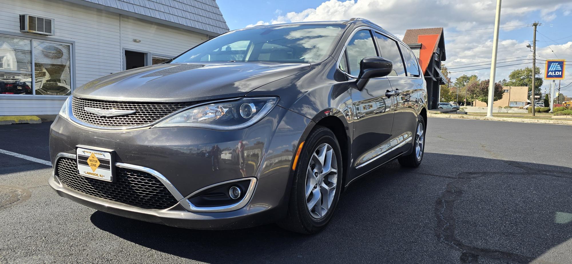 photo of 2017 Chrysler Pacifica Touring-L Plus