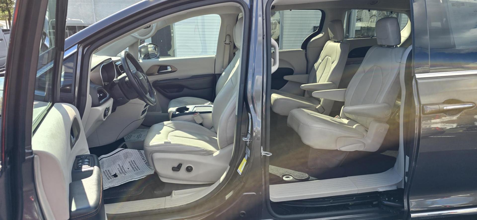 2017 Gray /Cream Chrysler Pacifica Touring-L Plus (2C4RC1EG7HR) with an 3.6L V6 DOHC 24V engine, 9A transmission, located at 1010 N White Horse Pike, Stratford, NJ, 08084, (856) 262-9500, 39.838921, -75.011497 - Photo#7