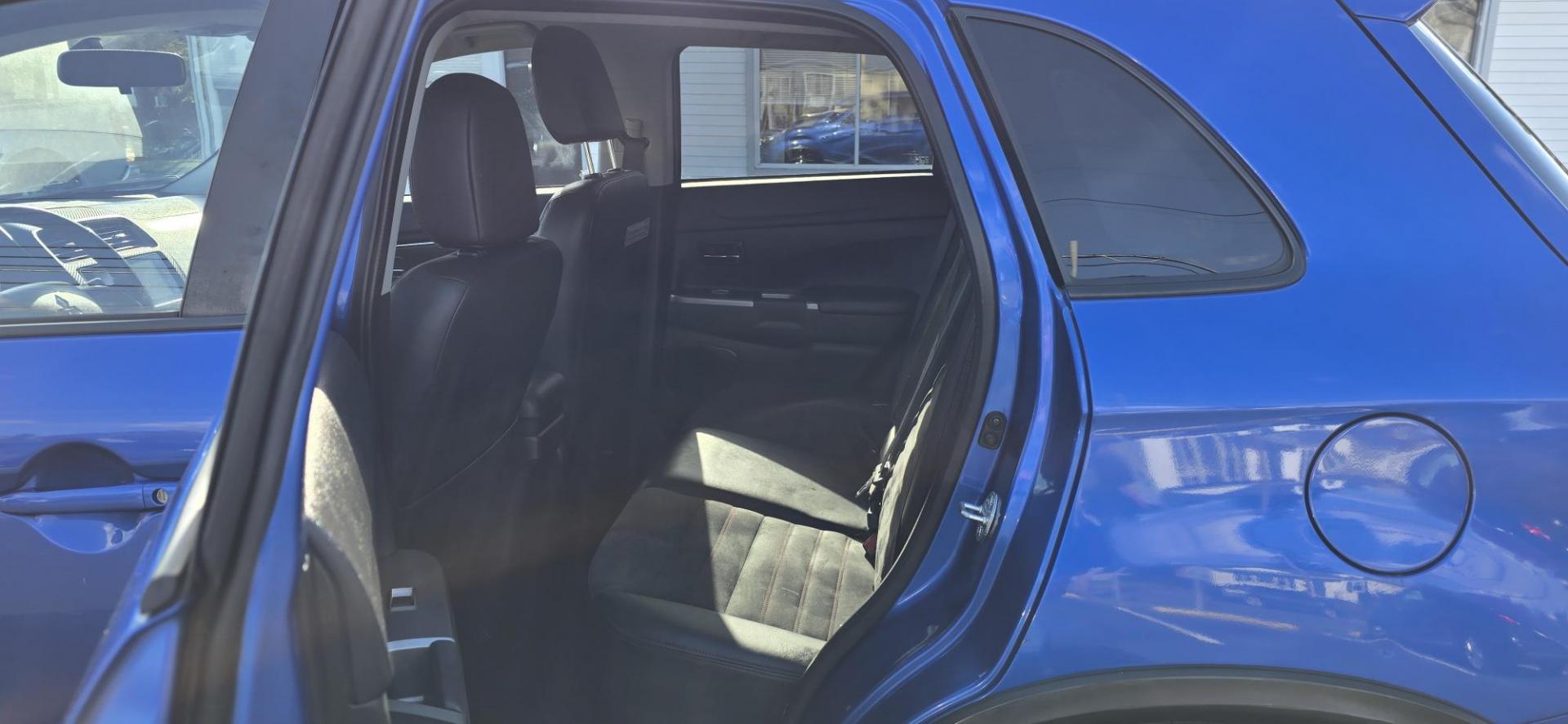 2018 Blue /BLACK Mitsubishi Outlander Sport 2.4 SE 4WD CVT (JA4AR3AW6JU) with an 2.4L L4 DOHC 16V engine, CVT transmission, located at 1010 N White Horse Pike, Stratford, NJ, 08084, (856) 262-9500, 39.838921, -75.011497 - Photo#11