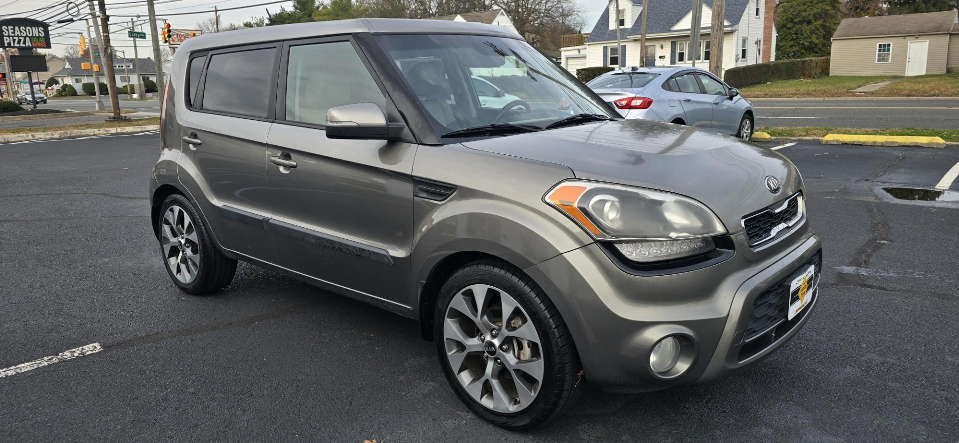 2013 Gray /Black & Tan Leather Kia Soul ! (KNDJT2A67D7) with an 2.0L L4 DOHC 16V engine, AUTOMATIC transmission, located at 1010 N White Horse Pike, Stratford, NJ, 08084, (856) 262-9500, 39.838921, -75.011497 - Photo#1