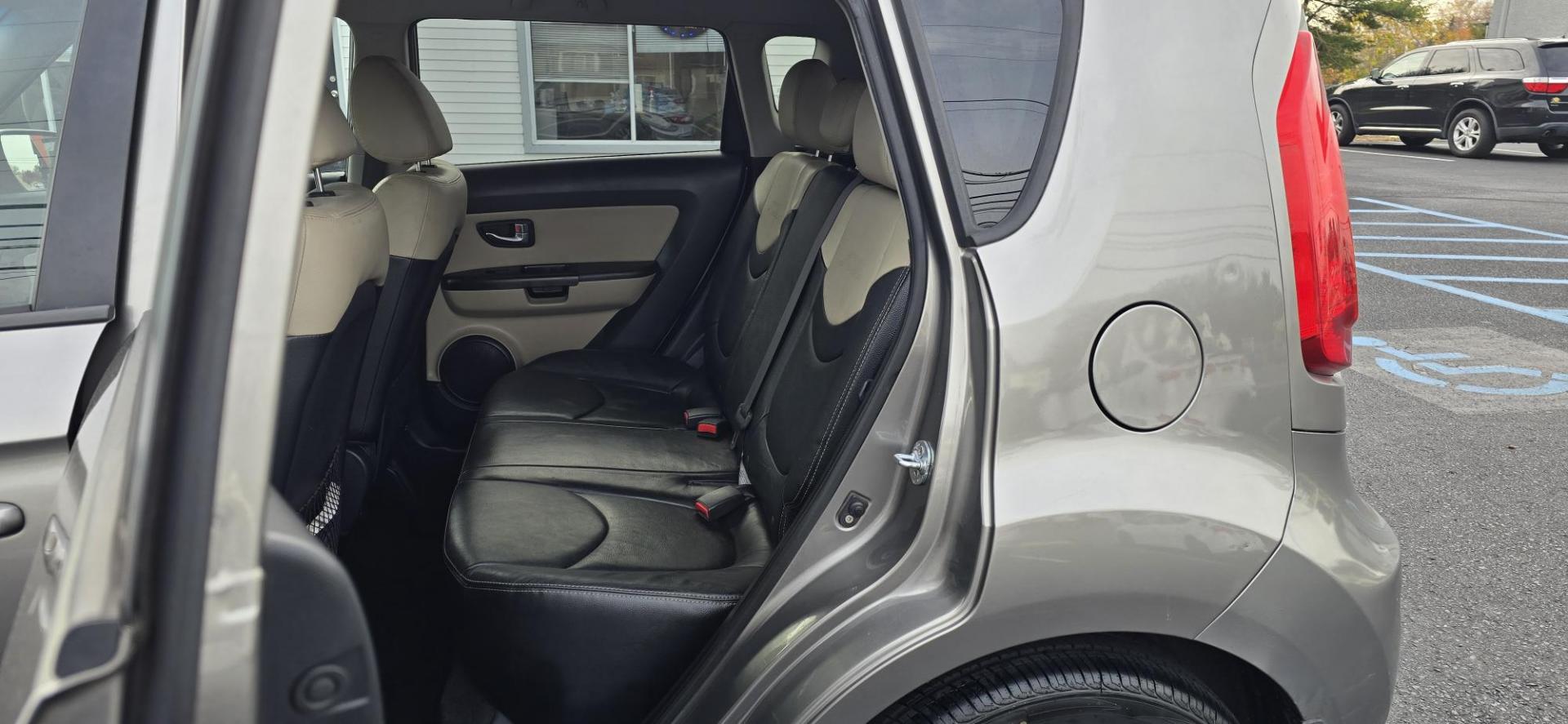 2013 Gray /Black & Tan Leather Kia Soul ! (KNDJT2A67D7) with an 2.0L L4 DOHC 16V engine, AUTOMATIC transmission, located at 1010 N White Horse Pike, Stratford, NJ, 08084, (856) 262-9500, 39.838921, -75.011497 - Photo#7