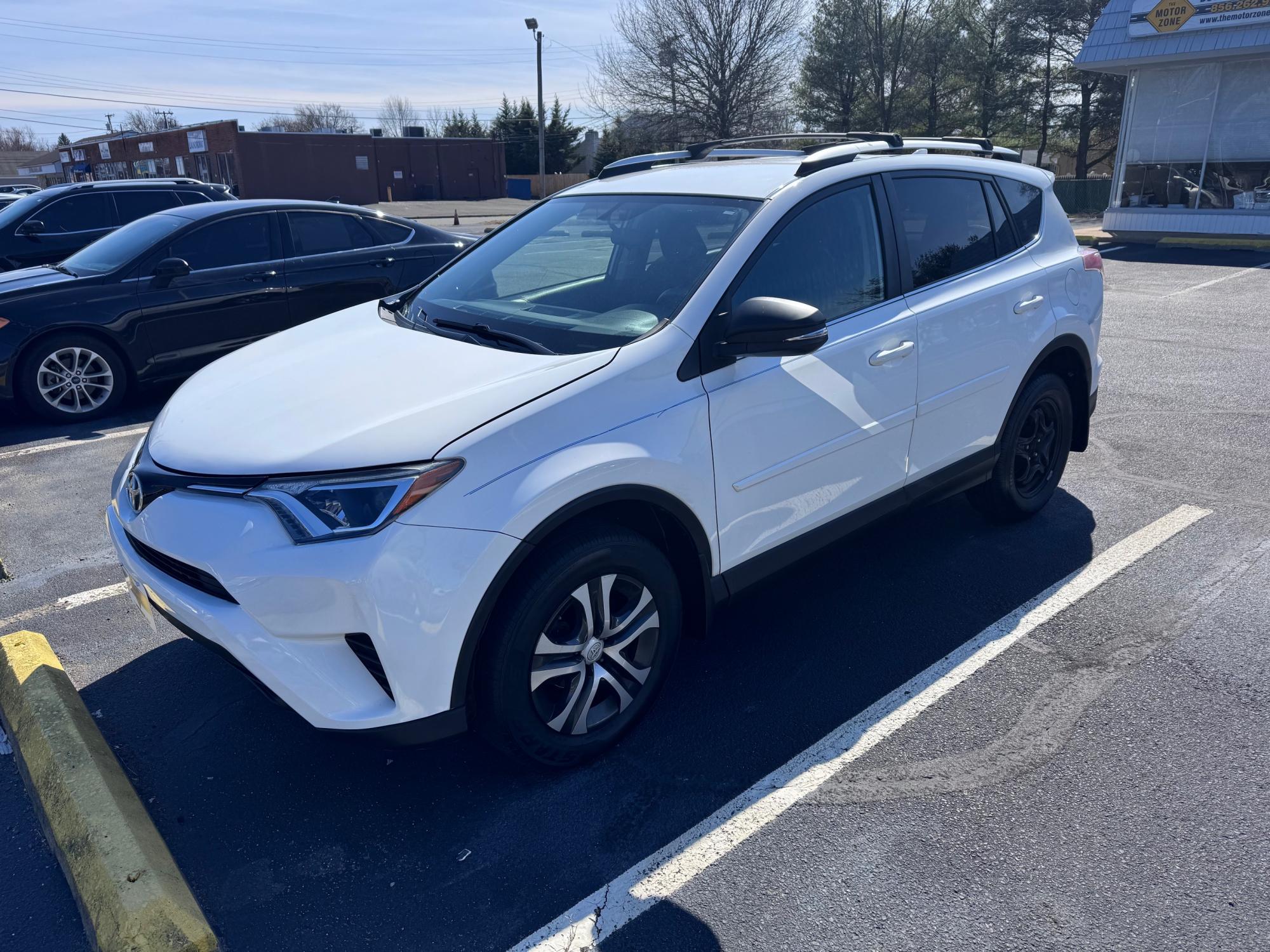 photo of 2016 Toyota RAV4 LE AWD
