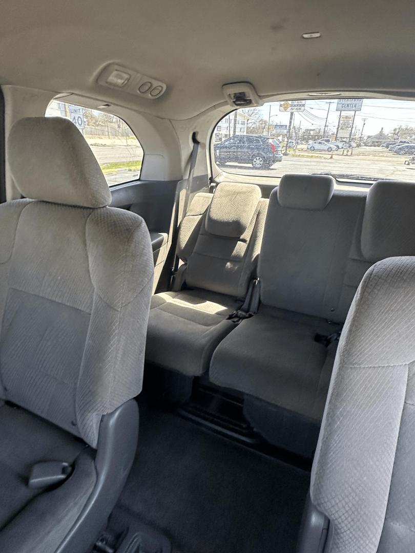 2016 Grey /Grey Honda Odyssey SE (5FNRL5H3XGB) with an 3.5L V6 SOHC 24V engine, 6A transmission, located at 1010 N White Horse Pike, Stratford, NJ, 08084, (856) 262-9500, 39.838921, -75.011497 - Photo#7