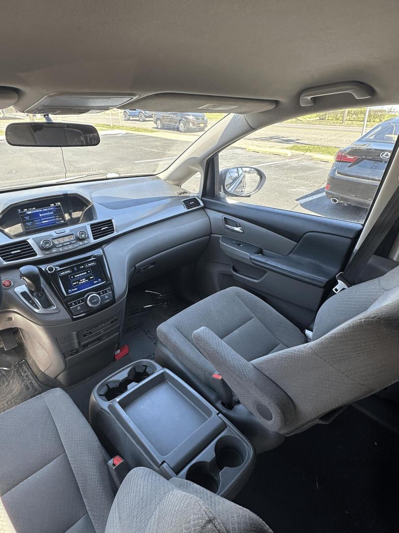 2016 Grey /Grey Honda Odyssey SE (5FNRL5H3XGB) with an 3.5L V6 SOHC 24V engine, 6A transmission, located at 1010 N White Horse Pike, Stratford, NJ, 08084, (856) 262-9500, 39.838921, -75.011497 - Photo#8