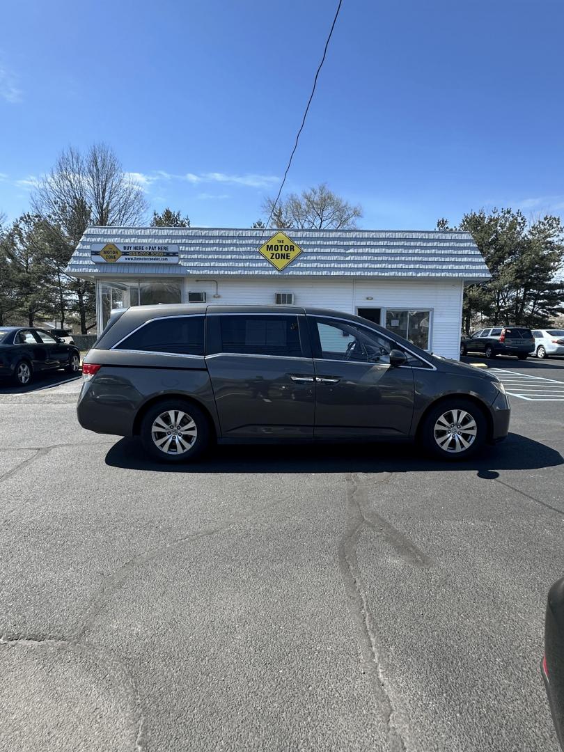 2016 Grey /Grey Honda Odyssey SE (5FNRL5H3XGB) with an 3.5L V6 SOHC 24V engine, 6A transmission, located at 1010 N White Horse Pike, Stratford, NJ, 08084, (856) 262-9500, 39.838921, -75.011497 - Photo#3