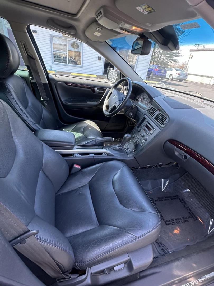 2003 Grey /Black Volvo XC70 Cross Country (YV1SZ59H031) with an 2.5L L5 DOHC 20V TURBO engine, 5-Speed Automatic transmission, located at 1010 N White Horse Pike, Stratford, NJ, 08084, (856) 262-9500, 39.838921, -75.011497 - Photo#5