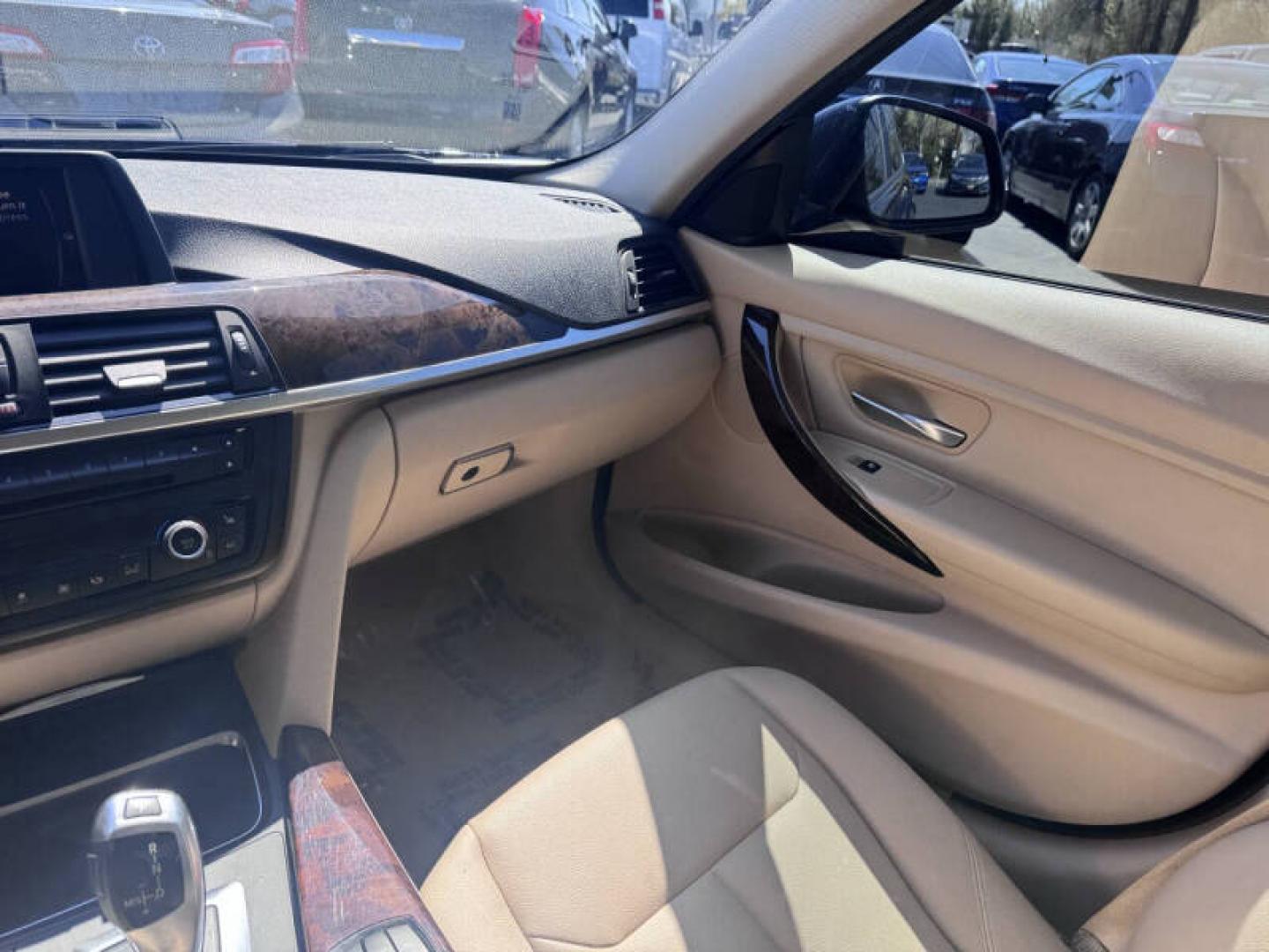 2015 BMW 3-Series 320i xDrive (WBA3C3C53FP) with an 2.0L L4 DOHC 16V engine, 8-Speed Automatic transmission, located at 1010 N White Horse Pike, Stratford, NJ, 08084, (856) 262-9500, 39.838921, -75.011497 - Photo#6