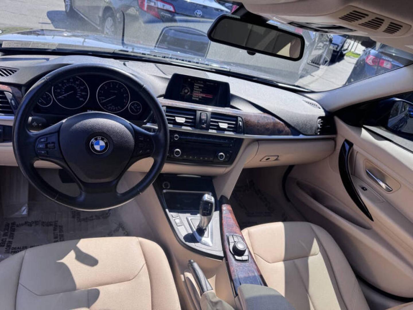 2015 BMW 3-Series 320i xDrive (WBA3C3C53FP) with an 2.0L L4 DOHC 16V engine, 8-Speed Automatic transmission, located at 1010 N White Horse Pike, Stratford, NJ, 08084, (856) 262-9500, 39.838921, -75.011497 - Photo#12