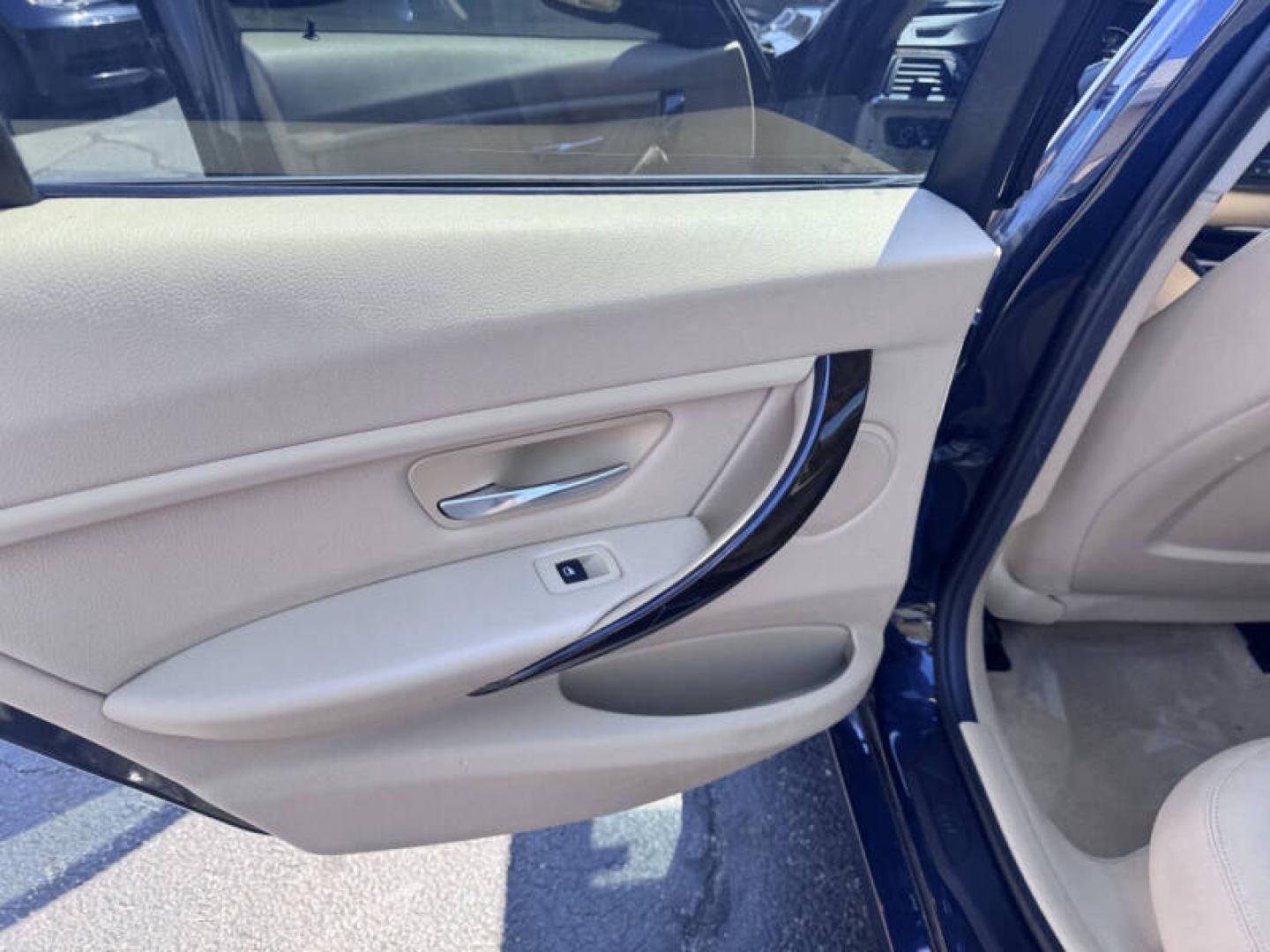 2015 BMW 3-Series 320i xDrive (WBA3C3C53FP) with an 2.0L L4 DOHC 16V engine, 8-Speed Automatic transmission, located at 1010 N White Horse Pike, Stratford, NJ, 08084, (856) 262-9500, 39.838921, -75.011497 - Photo#13