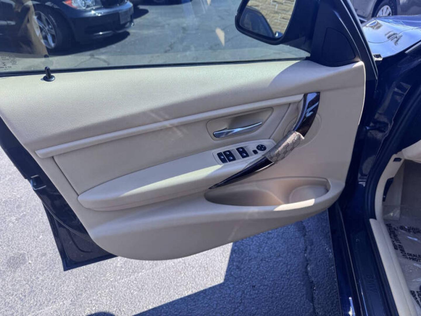 2015 BMW 3-Series 320i xDrive (WBA3C3C53FP) with an 2.0L L4 DOHC 16V engine, 8-Speed Automatic transmission, located at 1010 N White Horse Pike, Stratford, NJ, 08084, (856) 262-9500, 39.838921, -75.011497 - Photo#19