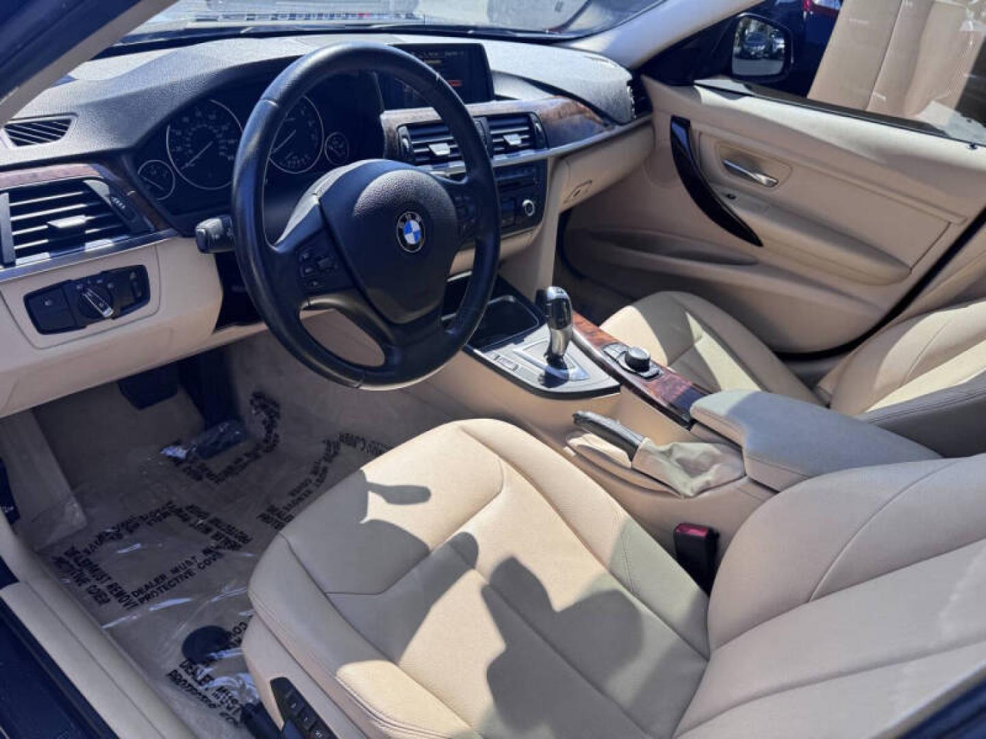 2015 BMW 3-Series 320i xDrive (WBA3C3C53FP) with an 2.0L L4 DOHC 16V engine, 8-Speed Automatic transmission, located at 1010 N White Horse Pike, Stratford, NJ, 08084, (856) 262-9500, 39.838921, -75.011497 - Photo#20