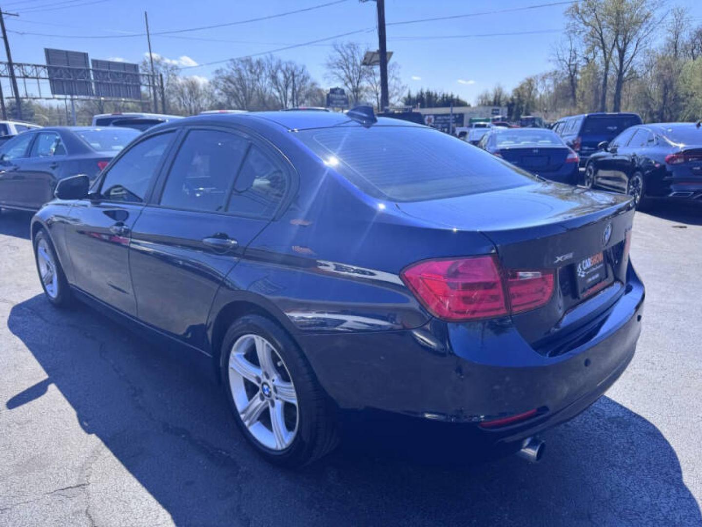 2015 BMW 3-Series 320i xDrive (WBA3C3C53FP) with an 2.0L L4 DOHC 16V engine, 8-Speed Automatic transmission, located at 1010 N White Horse Pike, Stratford, NJ, 08084, (856) 262-9500, 39.838921, -75.011497 - Photo#4