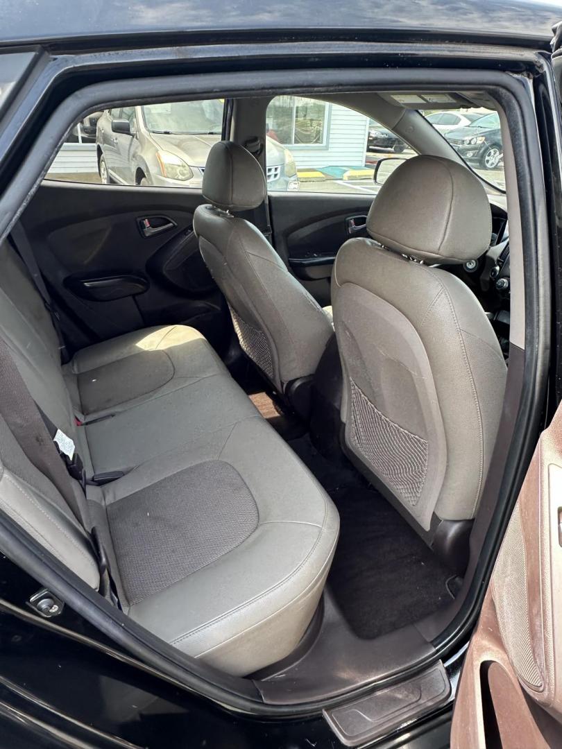 2015 Black /Tan Hyundai Tucson SE FWD (KM8JT3AF3FU) with an 2.0L L4 DOHC 16V engine, 6-Speed Automatic transmission, located at 1010 N White Horse Pike, Stratford, NJ, 08084, (856) 262-9500, 39.838921, -75.011497 - Photo#10