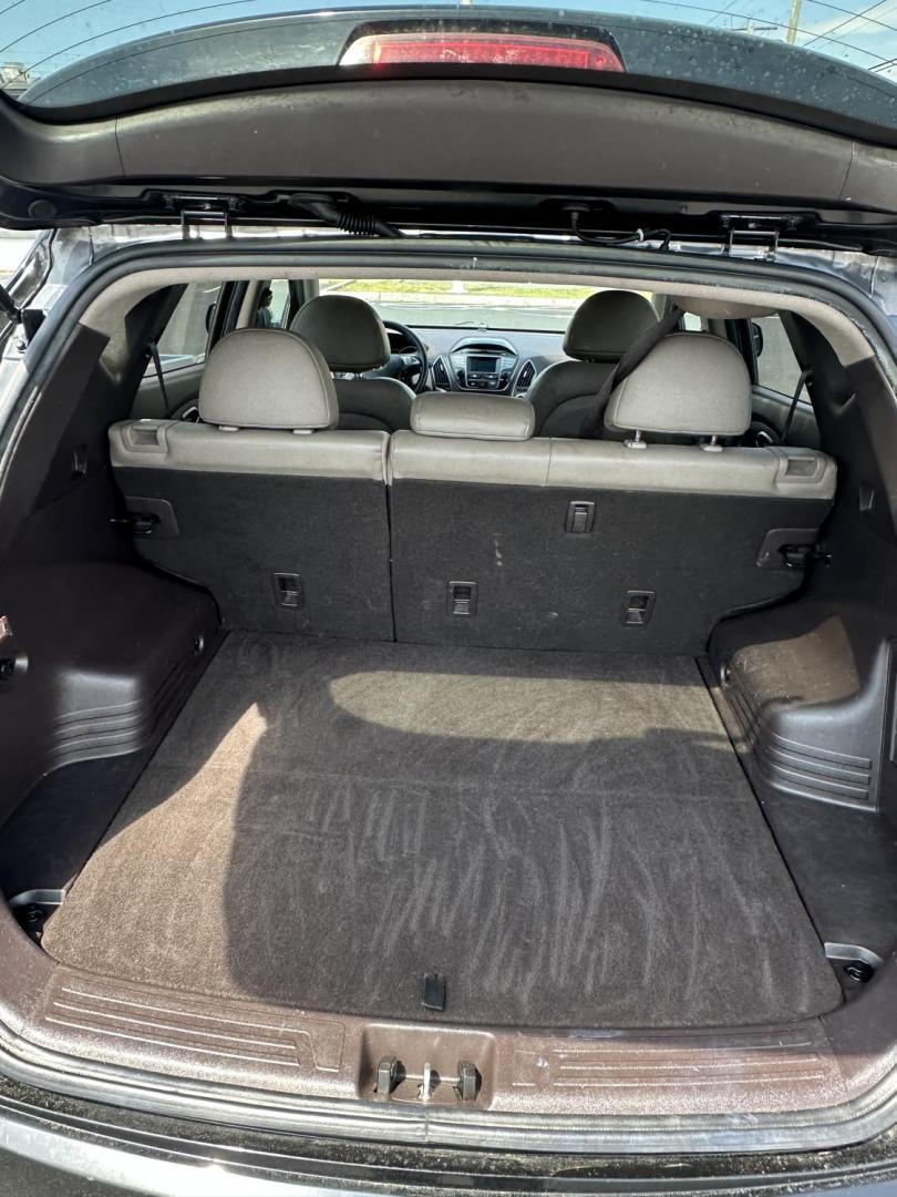 2015 Black /Tan Hyundai Tucson SE FWD (KM8JT3AF3FU) with an 2.0L L4 DOHC 16V engine, 6-Speed Automatic transmission, located at 1010 N White Horse Pike, Stratford, NJ, 08084, (856) 262-9500, 39.838921, -75.011497 - Photo#8