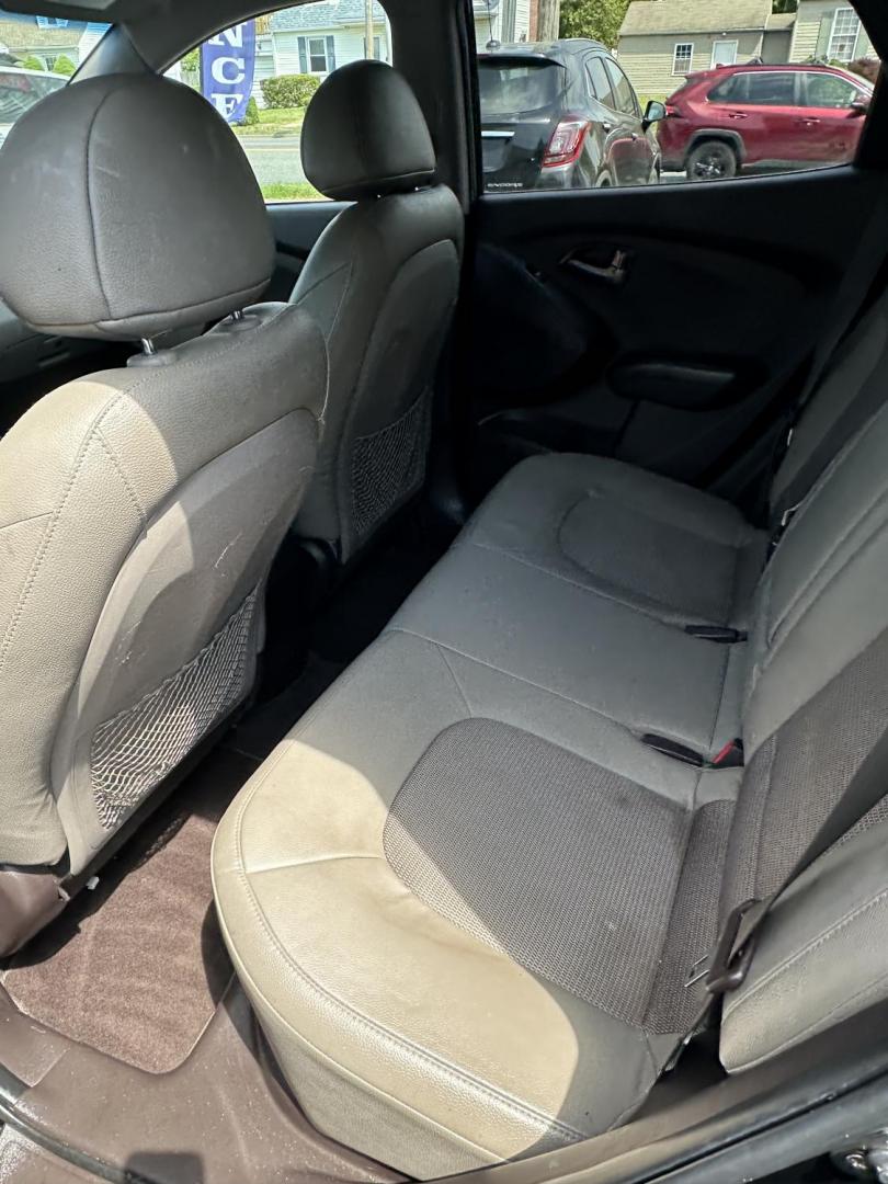 2015 Black /Tan Hyundai Tucson SE FWD (KM8JT3AF3FU) with an 2.0L L4 DOHC 16V engine, 6-Speed Automatic transmission, located at 1010 N White Horse Pike, Stratford, NJ, 08084, (856) 262-9500, 39.838921, -75.011497 - Photo#9