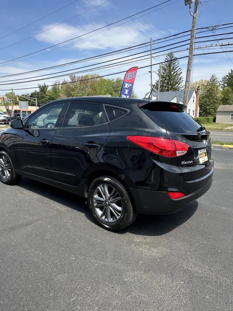 2015 Black /Tan Hyundai Tucson SE FWD (KM8JT3AF3FU) with an 2.0L L4 DOHC 16V engine, 6-Speed Automatic transmission, located at 1010 N White Horse Pike, Stratford, NJ, 08084, (856) 262-9500, 39.838921, -75.011497 - Photo#4