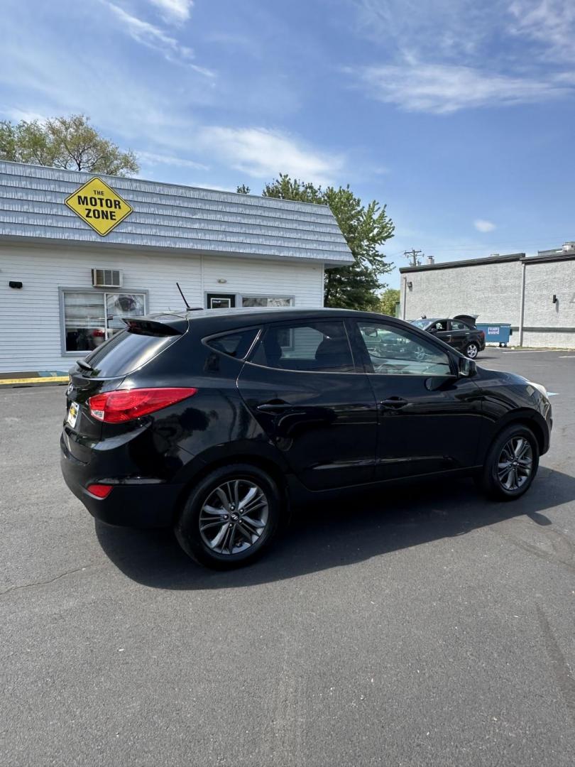 2015 Black /Tan Hyundai Tucson SE FWD (KM8JT3AF3FU) with an 2.0L L4 DOHC 16V engine, 6-Speed Automatic transmission, located at 1010 N White Horse Pike, Stratford, NJ, 08084, (856) 262-9500, 39.838921, -75.011497 - Photo#5