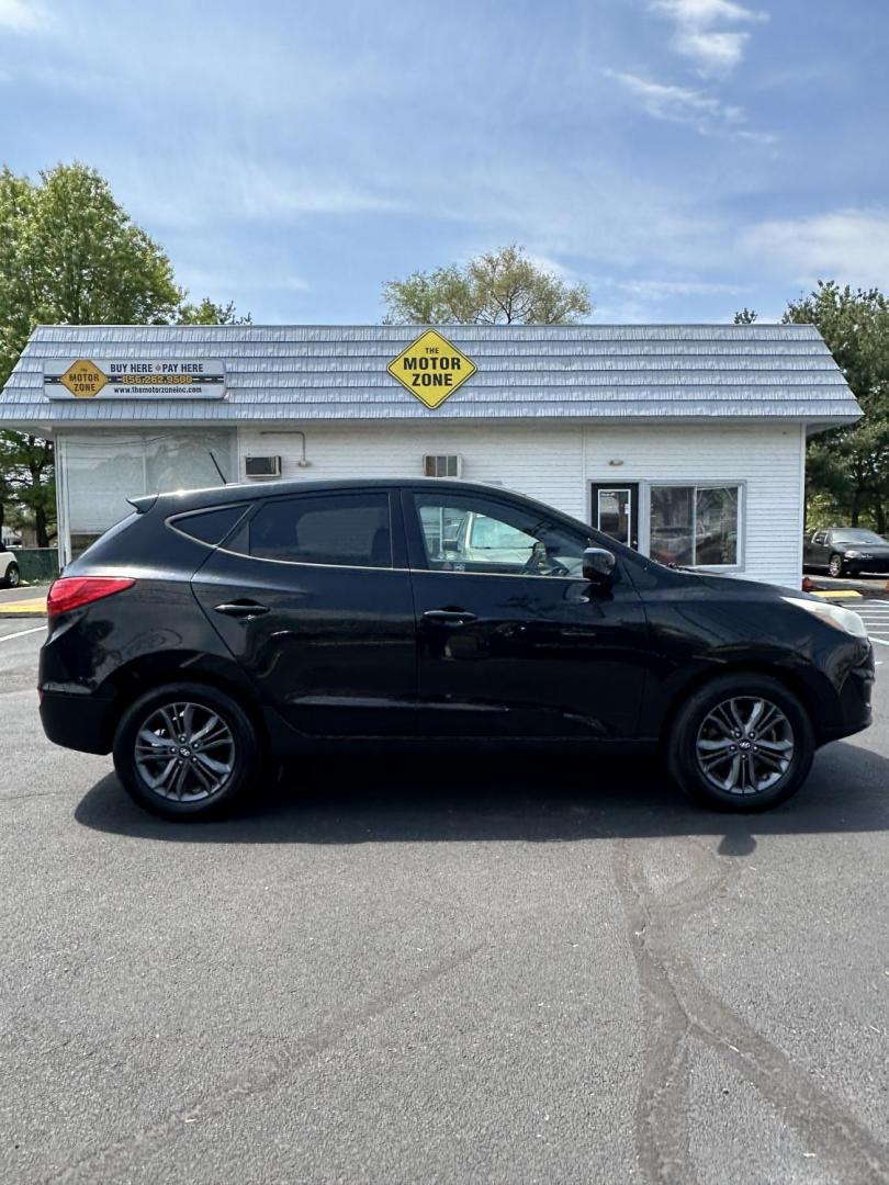 2015 Black /Tan Hyundai Tucson SE FWD (KM8JT3AF3FU) with an 2.0L L4 DOHC 16V engine, 6-Speed Automatic transmission, located at 1010 N White Horse Pike, Stratford, NJ, 08084, (856) 262-9500, 39.838921, -75.011497 - Photo#6