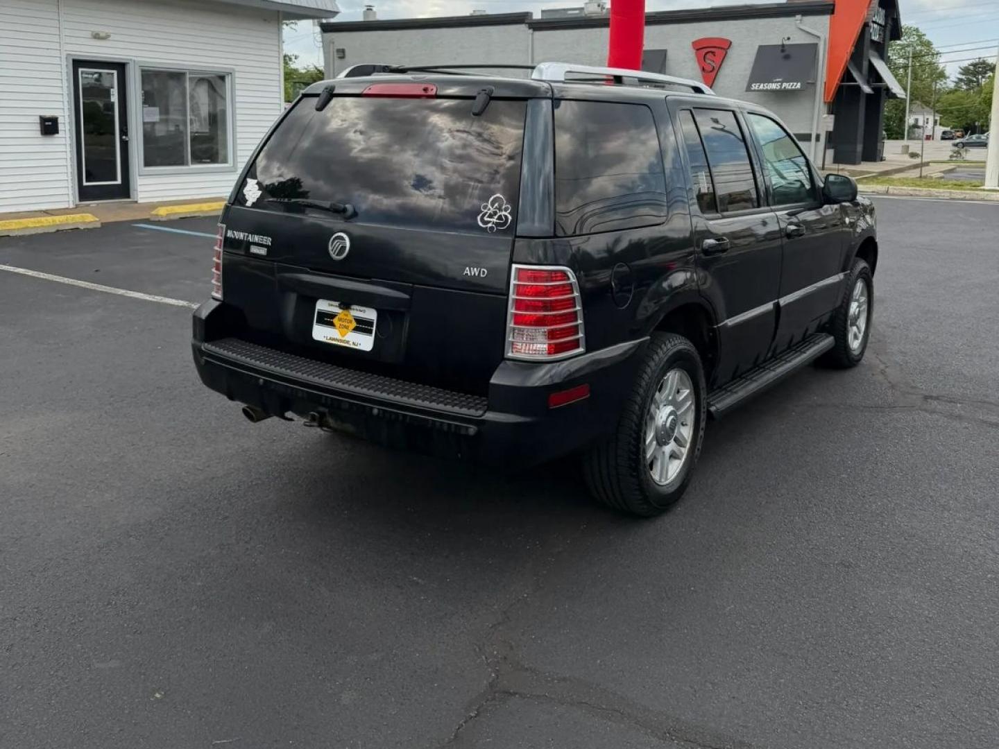 2004 Black /Black Mercury Mountaineer Convenience 4.0L AWD (4M2DU86E64Z) with an 4.0L V6 SOHC 12V engine, 5-Speed Automatic transmission, located at 1010 N White Horse Pike, Stratford, NJ, 08084, (856) 262-9500, 39.838921, -75.011497 - Photo#5