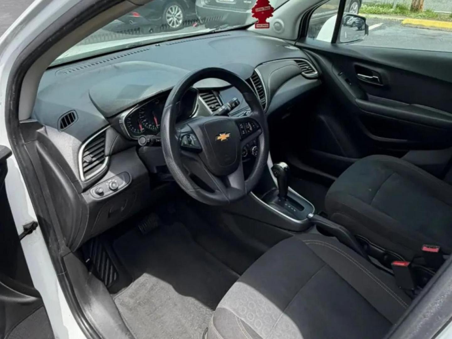 2020 White /Black Chevrolet Trax LS FWD (KL7CJKSB5LB) with an 1.4L L4 DOHC 16V engine, 6A transmission, located at 1010 N White Horse Pike, Stratford, NJ, 08084, (856) 262-9500, 39.838921, -75.011497 - Photo#7