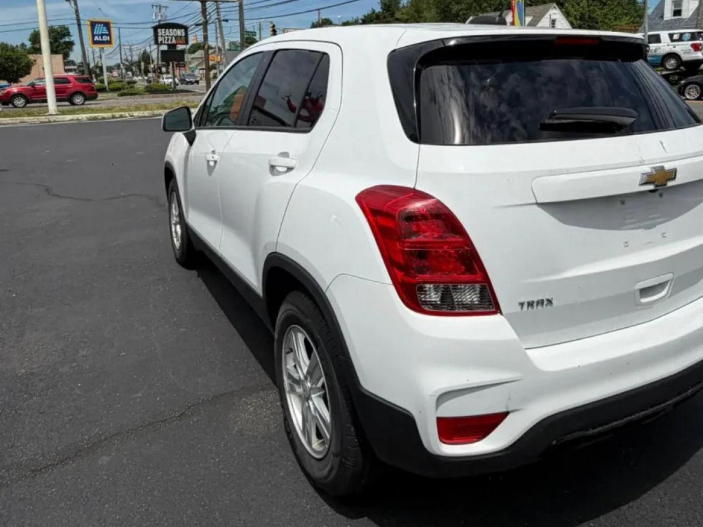2020 White /Black Chevrolet Trax LS FWD (KL7CJKSB5LB) with an 1.4L L4 DOHC 16V engine, 6A transmission, located at 1010 N White Horse Pike, Stratford, NJ, 08084, (856) 262-9500, 39.838921, -75.011497 - Photo#5
