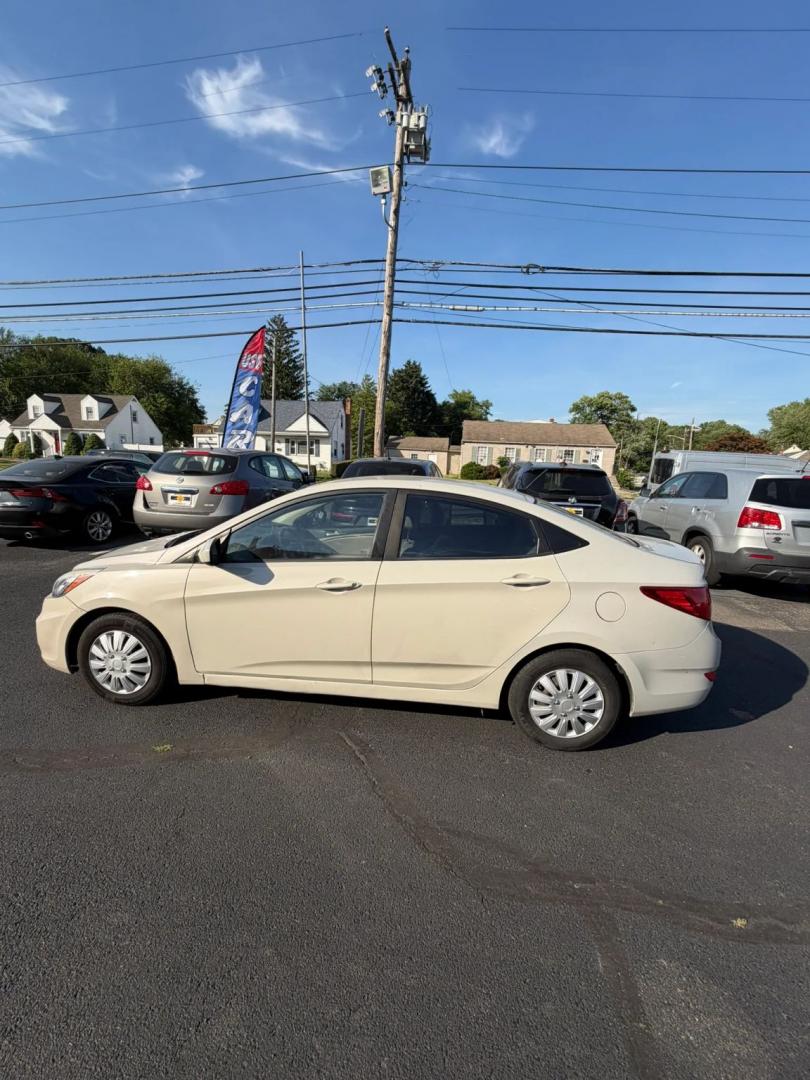 2016 Hyundai Accent SE - Photo 7