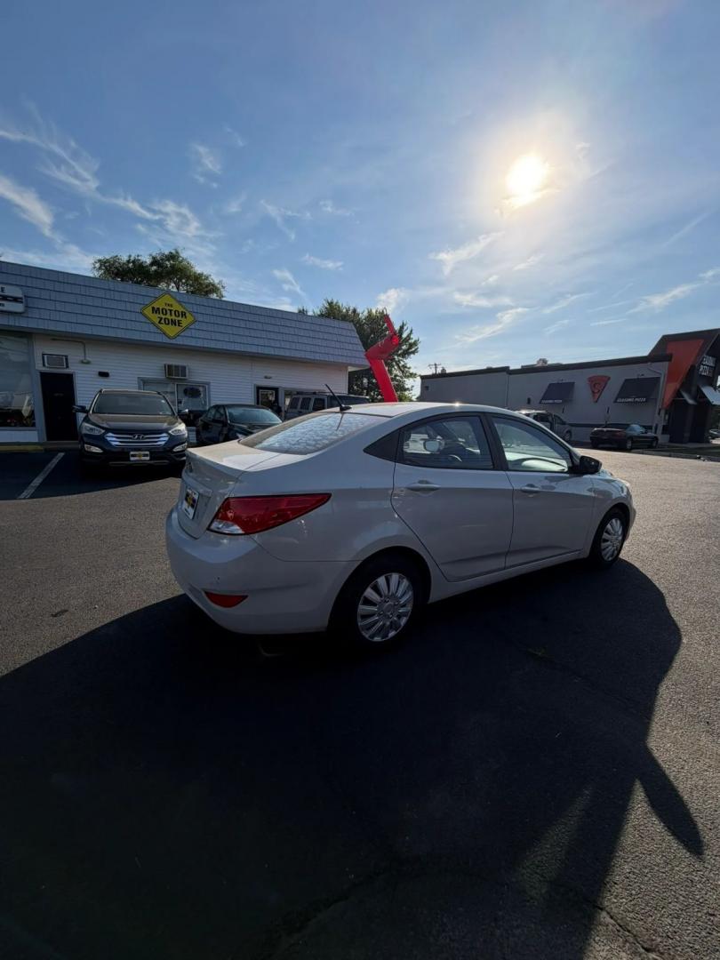 2016 Hyundai Accent SE - Photo 2