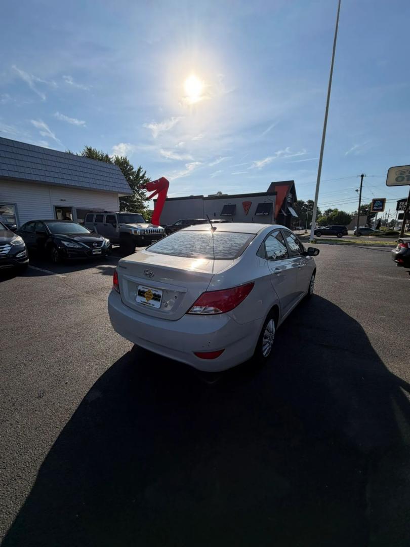 2016 Hyundai Accent SE - Photo 3