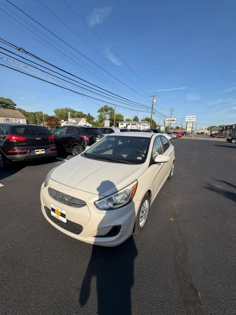 2016 Hyundai Accent SE - Photo 9