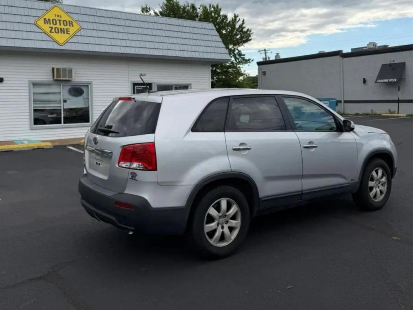 2012 Silver Kia Sorento LX 4WD (5XYKTCA63CG) with an 2.4L L4 DOHC 16V engine, 6-Speed Automatic transmission, located at 1010 N White Horse Pike, Stratford, NJ, 08084, (856) 262-9500, 39.838921, -75.011497- Photo#4