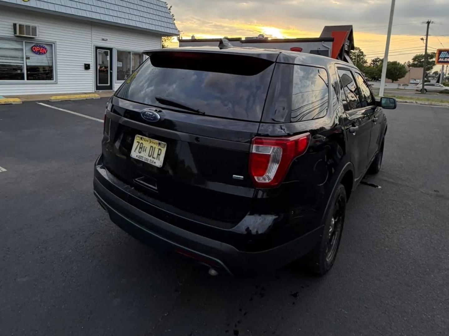 2017 Black /Black Ford Explorer Police 4WD (1FM5K8AR5HG) with an 3.7L V6 DOHC 24V engine, 6A transmission, located at 1010 N White Horse Pike, Stratford, NJ, 08084, (856) 262-9500, 39.838921, -75.011497 - Photo#6